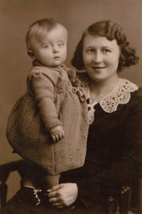 Antonín Růžička (left) with his mother Marie Růžičková (right)