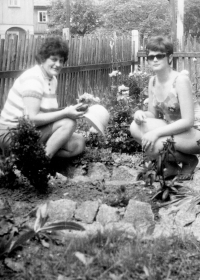 Witness with her mother Božena, Velký Šenov, undated