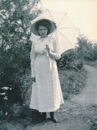Věnceslava Truhlářová, grandmother, 1914