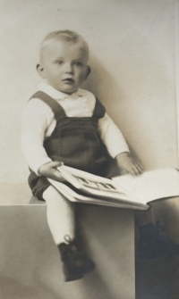 Jiří Junek, ca. 1935