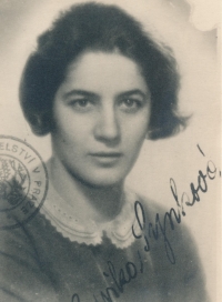 Heda Synková (née Sládková), secretary of Rudolf Slánský, great-aunt of the witness