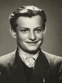 Jiří Junek, circa 1948