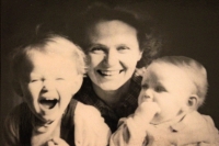 Jana Pekárková (right) with her mother Irena Komersová and sister Daniela (Ina) Komersová, 1953