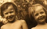 Jana Pekárková (left) with her sister Daniela (Ina) Komersová, 1957