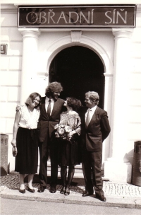 Wedding, Vendula and Petr Císařovští, Vaclav Havel, Eda Kriseová, 1988