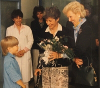 Jana Pekárková with Princess Schwarzenberg in Motol Hospital, 1994