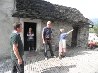 Marina Dollorelo shows Karel Škarka how the partisans travelled in the difficult Alpine terrain