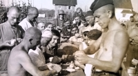 On the instructions of General Josef Svatoň, Czechoslovak soldiers knelt in prayer after crossing the border between Italy and Switzerland. In the photo, during the preparation of a meal in the internment camp
