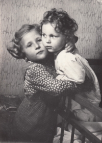 Marie Ševčíková (left) with her sister Věra