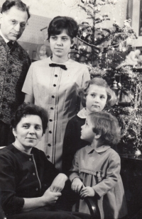 Marie Ševčíková with her parents, older sister Jana and younger sister Vera