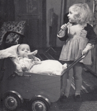 Marie Ševčíková with her younger sister Věra