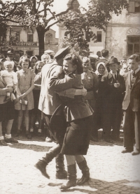 Oslavy konce války na náměstí ve Žďáře nad Sázavou