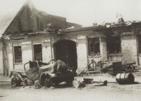 Dolní ulice ve Žďáře nad Sázavou po závěrečných bojích