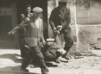Carrying out a fallen German soldier, 10 May 1945, Žďár nad Sázavou