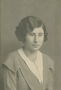 Witness's mother Alžběta Breitlerová, married Güntherová, 1937