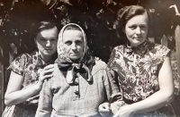 With mother Albina and sister Frantiska