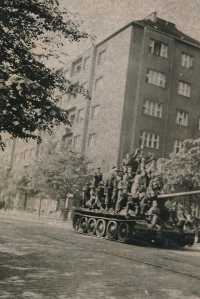 Tank with liberation soldiers