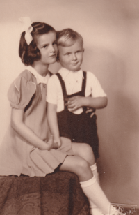 Jana Kučerová with her brother Vladimír, Prague 1944/1945