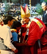 Kvido Sandroni with his classmate Andrea Cilia at Pope John Paul II's audience during the papal visit, October 1986