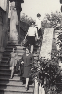 Jana Mikulová (centre) with her mother and daughter in 1968