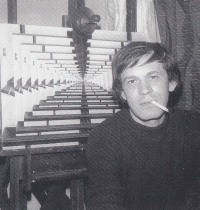 Stanislav Dvorský in front of Martin Stejskal's painting