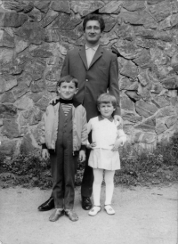 Jaroslav Španko with his father and sister, 1971