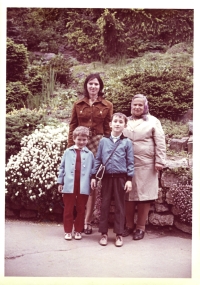 Jaroslav Španko with his sister, mother and grandmother at the zoo, 1973