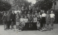School photograph, Růžena Haidlová second from right, 1950
