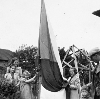 Jitka Havránková (right) with sister Alena and cousins