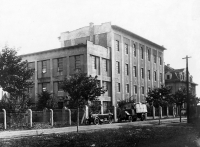 František Havránek's mill building in Pečky (left), Jitka Havránková's native villa (right)