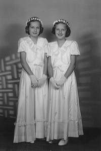 Jitka Havránková (right) with sister Alena