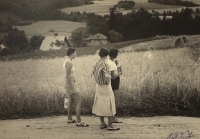 Vojkov, their cottage on the right, mother with a doll in front, next to her sister Marie (later Chaloupková, widowed), mother's third sister in the back, 1937