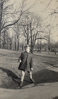 Ivanka Fišerová in the park near the Střešovice depot, 1953