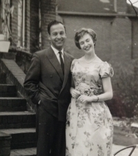 Hana Briess, sister of Peter Briess, engagement to Stephen Reyner, 1959