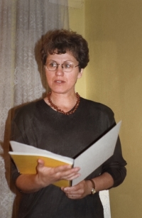 From the Unitarian Assembly, Ivanka Fišerová having a speech, 1990s