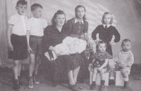 Mother Jarmila Bergerová with her seven children before the birth of little Jan, turn of the 1940s and 1950s