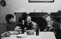 Ludmila Janků with her grandmother, sister and daughters in the 1950s