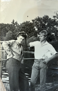 Ladislav Drahoš during the military service with his brother, swimming pool in Lázně Bohdaneč, 1968