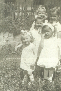 Sieglinde Birke, née Branse, (top left) and before her sister Trudi and sister Ilse (bottom left), on the right the Meuer sisters