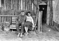 With his wife Petra in 1960 in the garden of his family farm in Pořežany