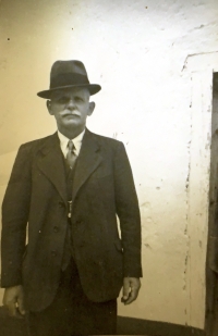 Grandfather Matěj Havránek from neighbouring Vrchotovy Janovice, undated