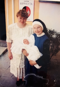 Daughter Eliška with newborn daughter and Matinka, July 1995