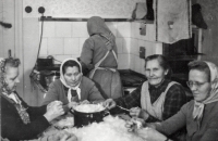 Feather plucking at the Hájek family in Jamnice. From left Mrs. Zwingerová, mother Aloisie Kleiblová, back Mrs. Hájková, Mrs. Chalupová and Mrs. Kokošková, 1960