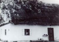 One of the last thatched cottages No. 31 by Miloslav Kramný. Photograph from 1960, the building was demolished in 1979.