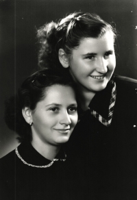 Marie Volovská (below) with Jiřina Volovská, née Horňáková, in a photo from the 1950s, when Marie and her sister-in-law studied horticulture in Ostrava - Zábřeh
