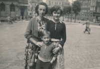Vladimíra Čermáková with her mother and brother, 1950