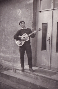 Tadeusz Wilk with guitar