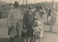 Vladimíra Čermáková with her mother and grandparents in 1943