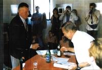 Ernst Birke presents Václav Havel with the book published by the Broumov Compatriot Association in Forchheim in 1971 on 14 August 2001 in Broumov