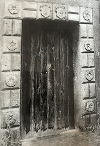 Ancient lining around the farmhouse door